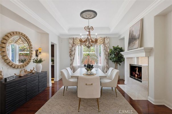 Chandelier, Dining room, Fireplace, Interior, Wood Texture Flooring