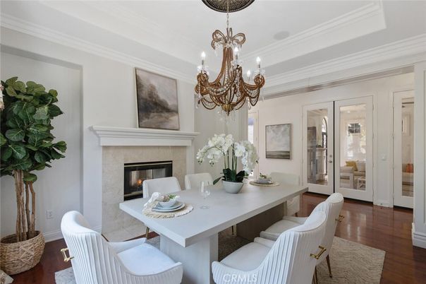 Chandelier, Dining room, Fireplace, Interior, Wood Texture Flooring