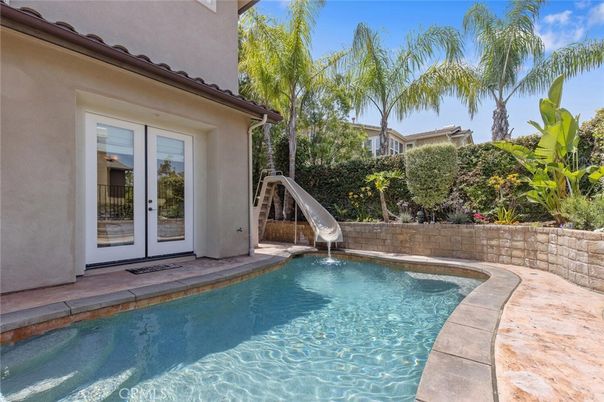 Exterior, Playground, Pool