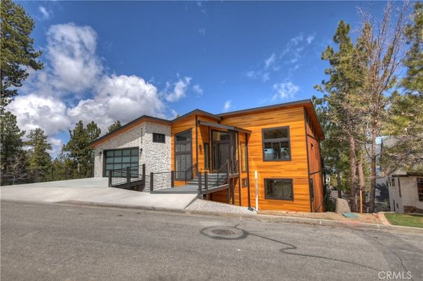 Attached, Exterior, Facade, Modern