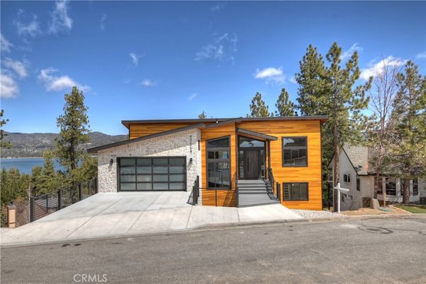 Attached, Exterior, Facade, Modern