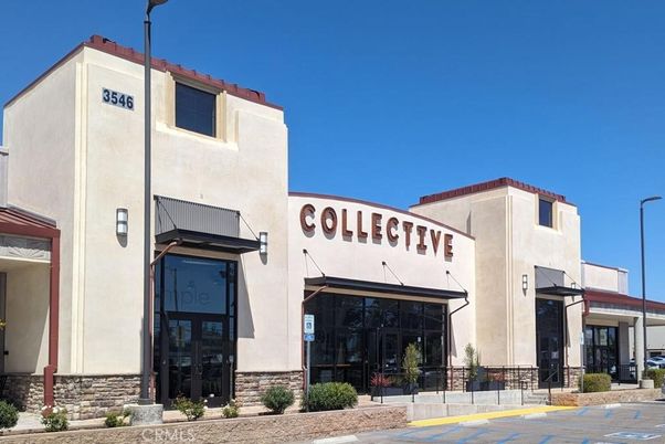 Exterior, Facade, Modern