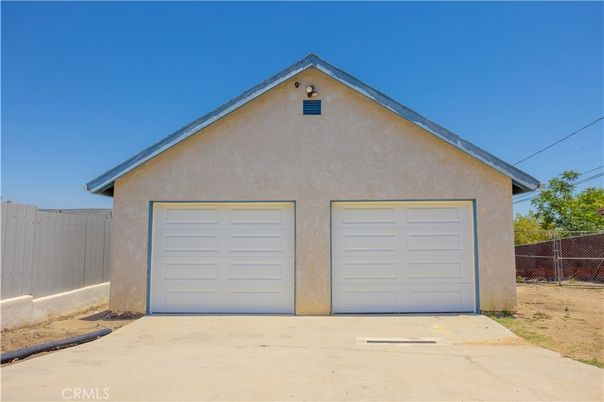 Detached Garage, Exterior