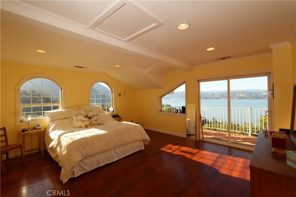Bedroom, Interior, Recessed Lighting, Water, Wood Texture Flooring