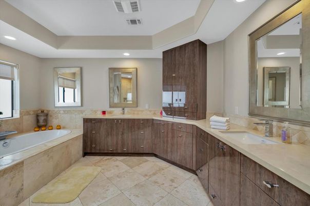 Bathroom, Dual Sink Vanities, Interior, Recessed Lighting