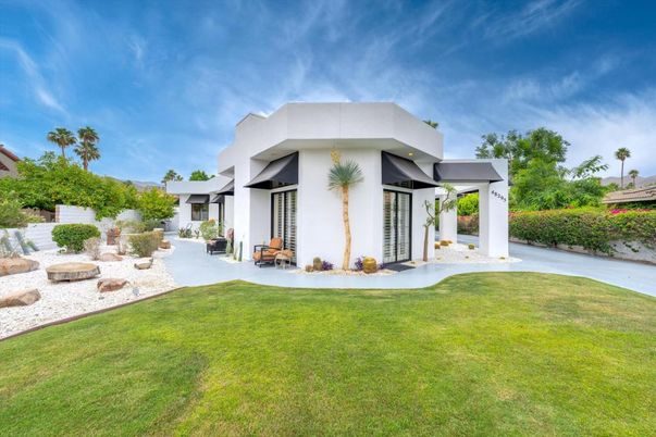 Backyard, Exterior, Facade, Modern