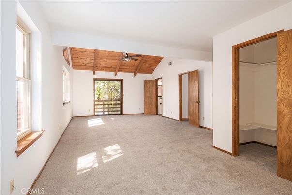 Empty room, Interior, Wooden Beams, Wooden Ceilings