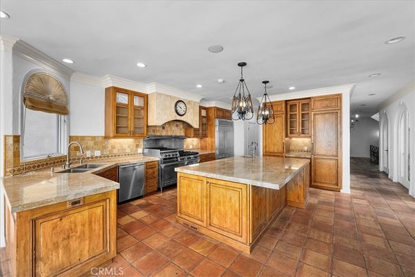 Chandelier, Interior, Kitchen, Recessed Lighting, Stainless Steel Appliances