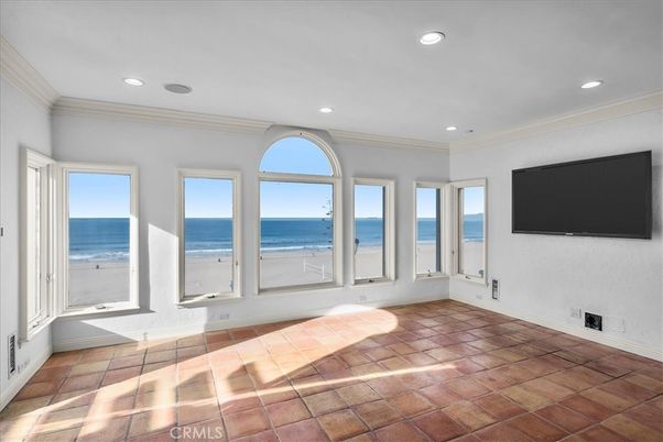 Empty room, Interior, Recessed Lighting, Water