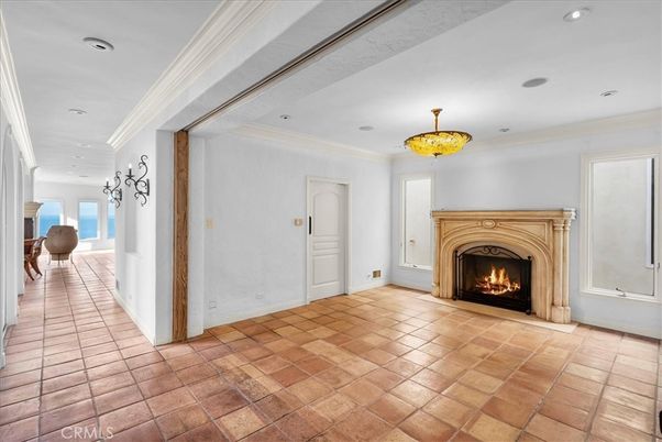 Chandelier, Fireplace, Interior, Recessed Lighting