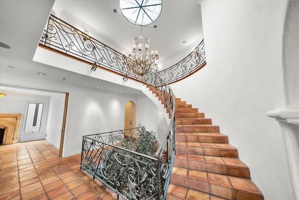 Chandelier, Fireplace, Interior, Recessed Lighting