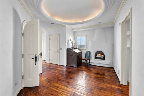 Fireplace, Interior, Recessed Lighting, Wood Texture Flooring
