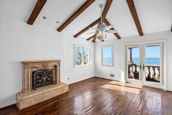 Empty room, Interior, Water, Wooden Beams, Wood Texture Flooring