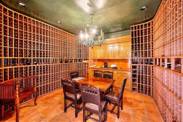 Chandelier, Dining room, Interior, Recessed Lighting, Wine Storage