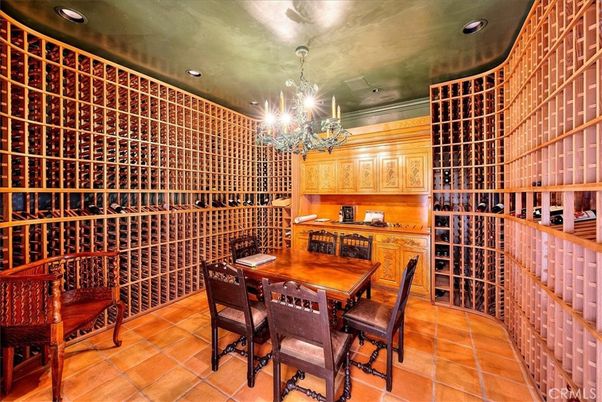 Chandelier, Dining room, Interior, Recessed Lighting, Wine Storage
