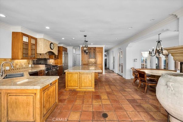 Chandelier, Dining room, Interior, Kitchen, Recessed Lighting, Stainless Steel Appliances