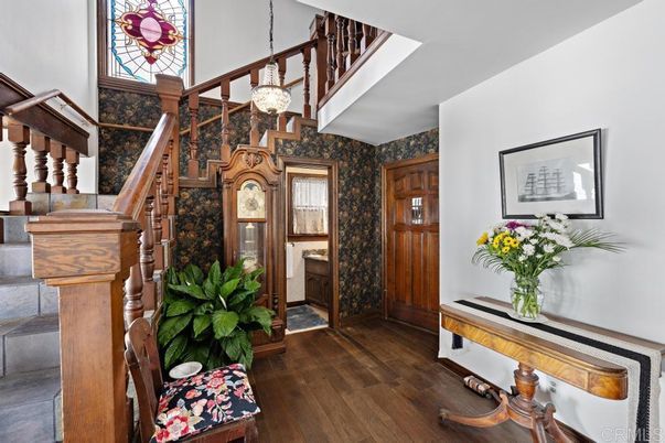 Interior, Pendant Lights, Wood Texture Flooring