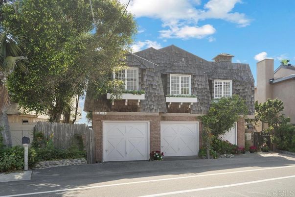 Attached, Exterior, Facade, Brick Facade, Rowhouse
