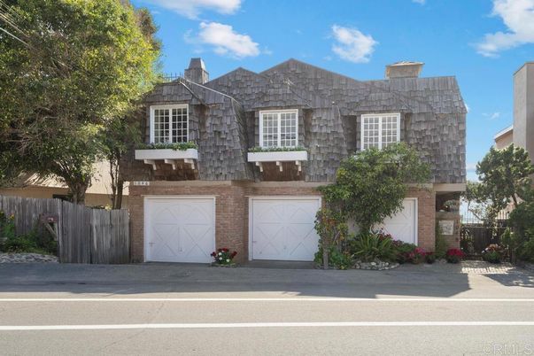Attached, Exterior, Facade, Brick Facade, Rowhouse