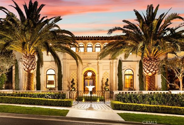 Exterior, Facade, Mediterranean