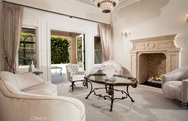 Chandelier, Fireplace, Interior, Living room