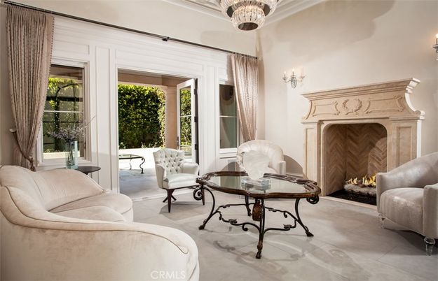 Chandelier, Fireplace, Interior, Living room