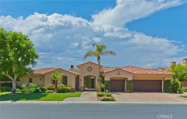 Attached, Exterior, Facade, Mediterranean
