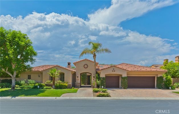 Attached, Exterior, Facade, Mediterranean