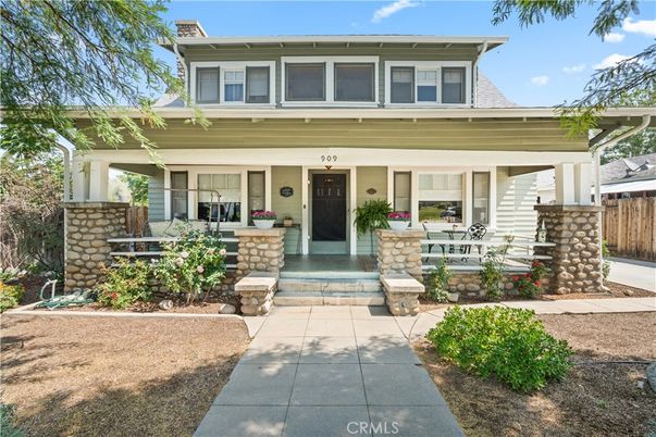 Exterior, Facade, American Foursquare