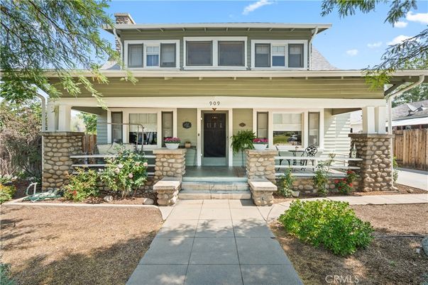 Exterior, Facade, American Foursquare