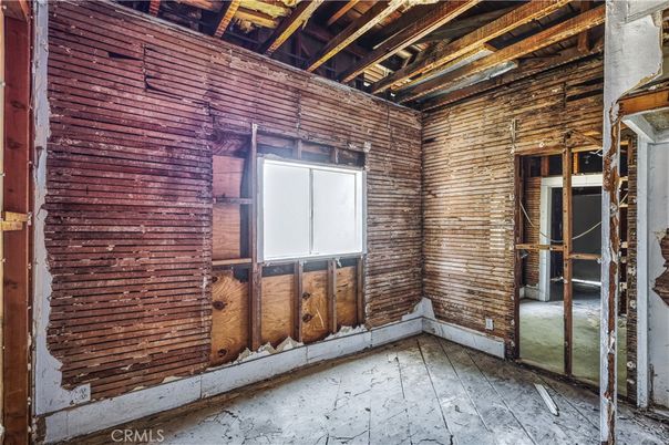 Empty room, Interior, Wooden Beams, Wooden Walls