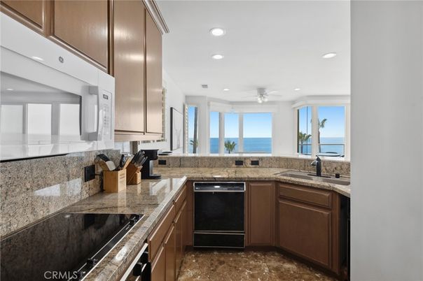 Interior, Kitchen, Recessed Lighting, Water