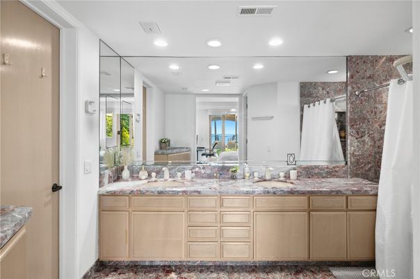 Bathroom, Dual Sink Vanities, Interior, Recessed Lighting