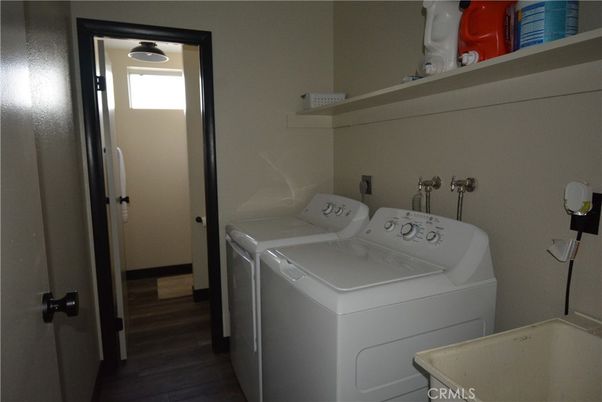 Interior, Washer, Wood Texture Flooring