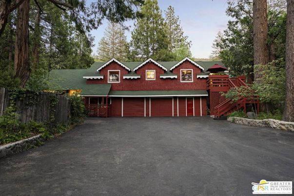 Attached, Exterior, Facade, Brick Facade, Log Home