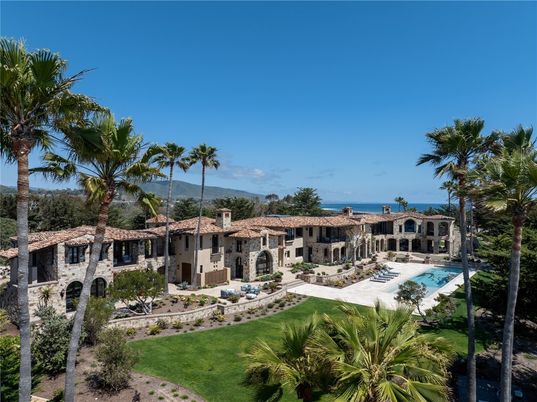 Exterior, Pool, Water
