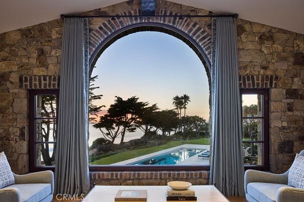 Hot Tub, Interior, Stone Walls