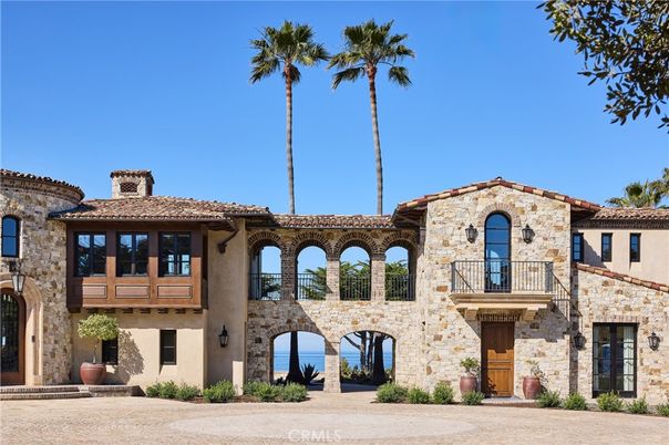 Exterior, Facade, Mediterranean