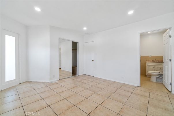 Bathroom, Empty room, Interior, Recessed Lighting