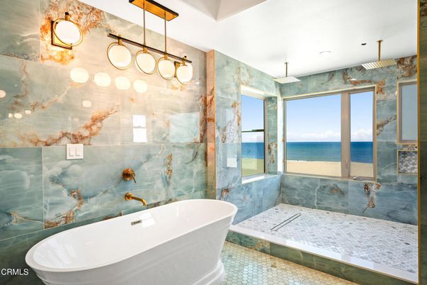 Bathroom, Free Standing Baths, Glass Shower, Interior, Pendant Lights, Water