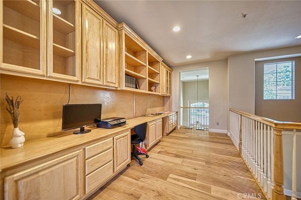 Home Office, Interior, Recessed Lighting, Wood Texture Flooring
