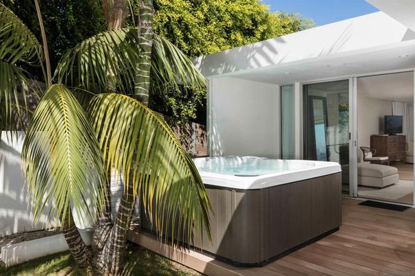 Exterior, Hot Tub