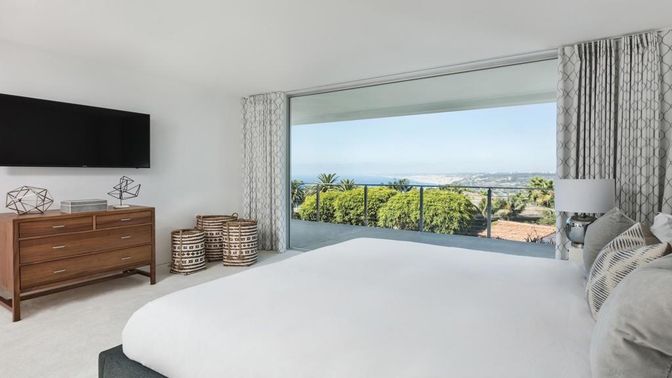 Bedroom, Interior, Water