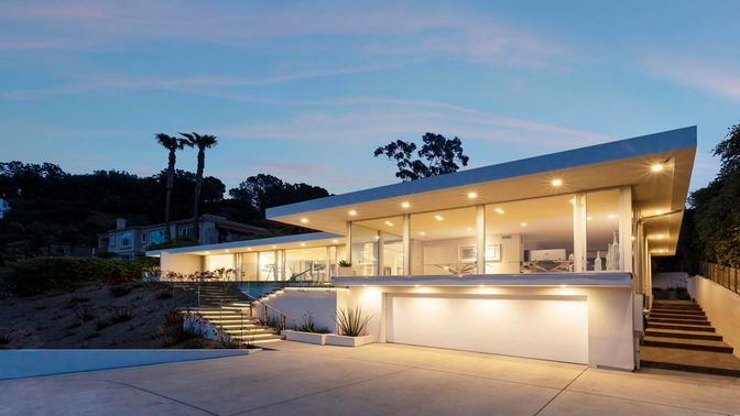 Attached, Exterior, Facade, Modern