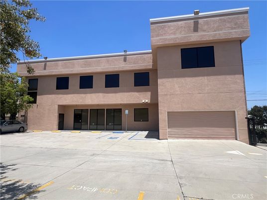 Attached, Exterior, Facade, Modern