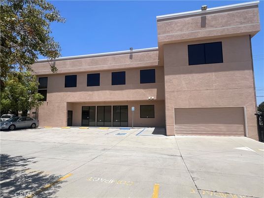 Attached, Exterior, Facade, Modern