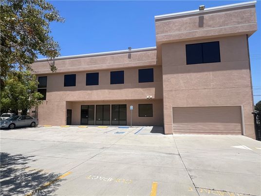 Attached, Exterior, Facade, Modern