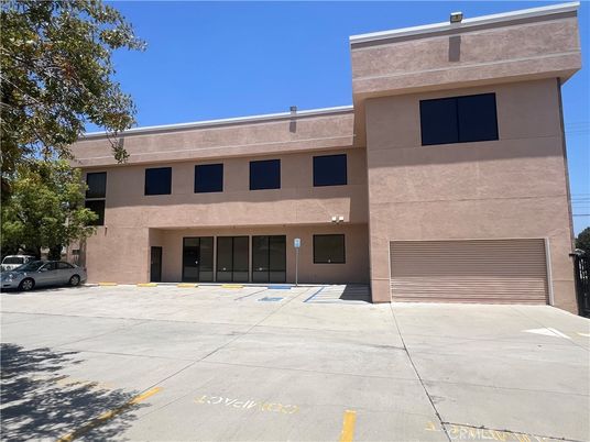 Attached, Exterior, Facade, Modern