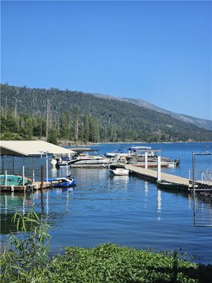 Exterior, Lake