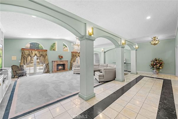 Chandelier, Fireplace, Interior, Recessed Lighting